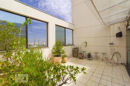 Apartamento para alugar com 300m², 3 quartos e 4 vagas Apartamento para alugar com 300m², 3 quartos e 4 vagasÁrea Terceiro Piso