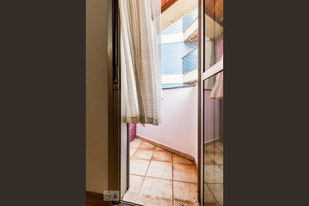 Apartamento à venda com 96m², 4 quartos e 1 vaga Apartamento à venda com 96m², 4 quartos e 1 vagaVaranda