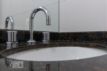 Banheiro de kitnet/studio para alugar com 1 quarto, 50m² em Cidade Monções, São Paulo