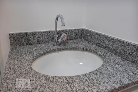 Apartamento para alugar com 65m², 2 quartos e sem vaga Apartamento para alugar com 65m², 2 quartos e sem vagaBanheiro da suíte