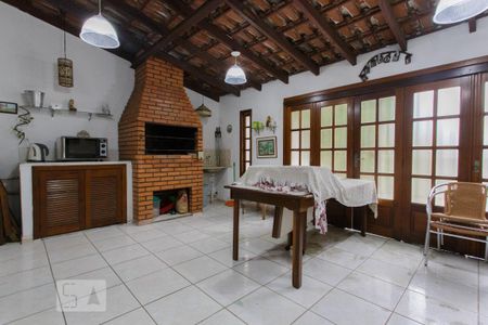 Casa à venda com 300m², 3 quartos e 5 vagas Casa à venda com 300m², 3 quartos e 5 vagasChurrasqueira