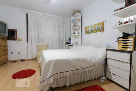 Casa à venda com 300m², 3 quartos e 5 vagas Casa à venda com 300m², 3 quartos e 5 vagasSuíte