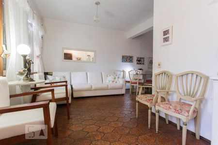 Casa à venda com 300m², 3 quartos e 5 vagas Casa à venda com 300m², 3 quartos e 5 vagasSala