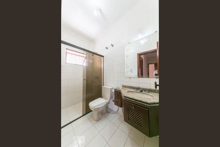 Casa para alugar com 198m², 3 quartos e 4 vagasBanheiro