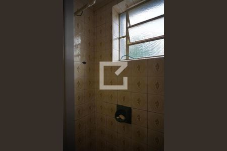 Banheiro de apartamento à venda com 1 quarto, 53m² em Passo da Areia, Porto Alegre