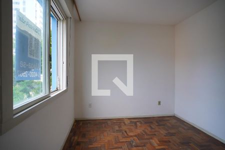 Quarto de apartamento à venda com 1 quarto, 53m² em Passo da Areia, Porto Alegre
