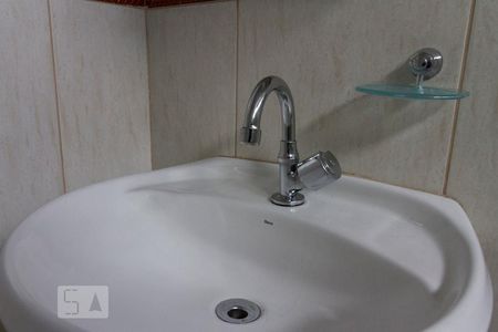 Casa para alugar com 60m², 2 quartos e sem vaga Casa para alugar com 60m², 2 quartos e sem vagaPia do Banheiro Social