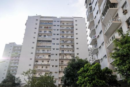 Apartamento para alugar com 78m², 2 quartos e 1 vagaFachada