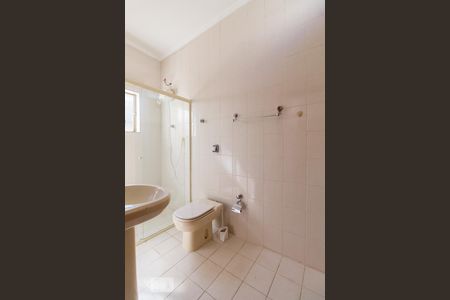 Casa à venda com 660m², 6 quartos e 4 vagasBanheiro da suíte 