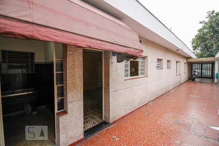 Casa à venda com 140m², 4 quartos e 6 vagasCorredor Lateral