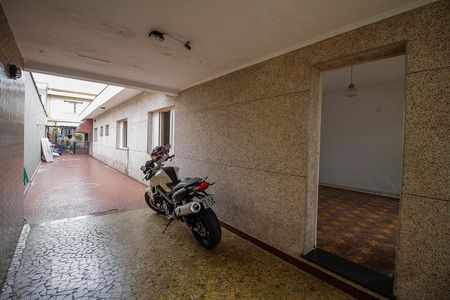 Casa à venda com 140m², 4 quartos e 6 vagasCorredor Lateral