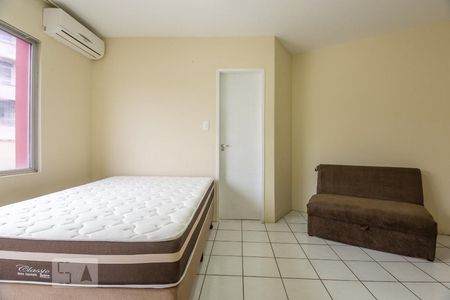Sala e quarto conjugados de kitnet/studio para alugar com 1 quarto, 35m² em Carvoeira, Florianópolis