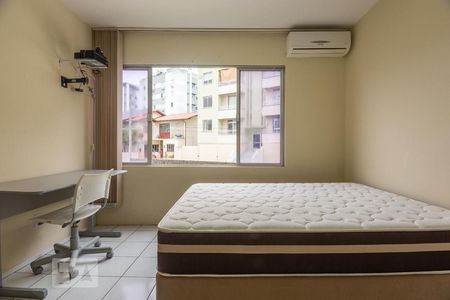 Sala e quarto conjugados de kitnet/studio para alugar com 1 quarto, 35m² em Carvoeira, Florianópolis