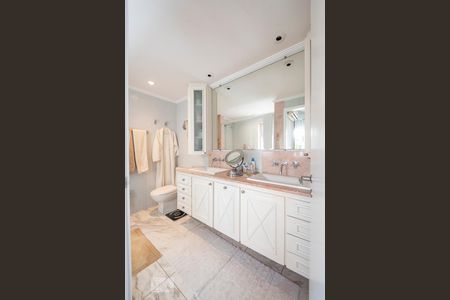 Apartamento à venda com 580m², 3 quartos e 8 vagasBanheiro da Suíte 2