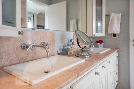 Apartamento à venda com 580m², 3 quartos e 8 vagasBanheiro da Suíte 2