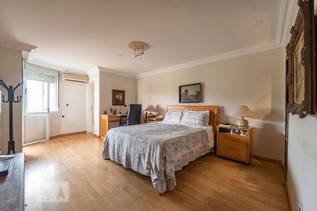 Apartamento à venda com 580m², 3 quartos e 8 vagasSuíte 2