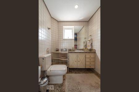 Apartamento à venda com 580m², 3 quartos e 8 vagasBanheiro social piso superior