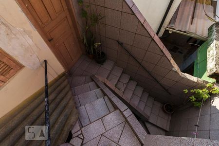 Casa para alugar com 100m², 2 quartos e sem vagaEscadas 