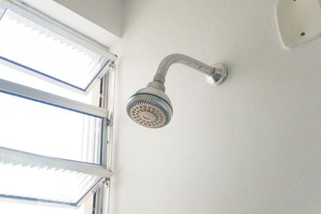 Banheiro chuveiro de apartamento para alugar com 3 quartos, 100m² em Tijuca, Rio de Janeiro