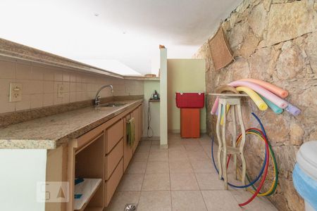 Casa de condomínio à venda com 621m², 4 quartos e 3 vagas Casa de condomínio à venda com 621m², 4 quartos e 3 vagasCopa