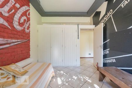 Casa de condomínio à venda com 621m², 4 quartos e 3 vagas Casa de condomínio à venda com 621m², 4 quartos e 3 vagasQuarto 2