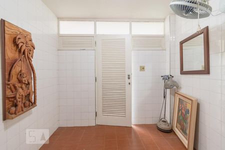 Casa de condomínio à venda com 621m², 4 quartos e 3 vagas Casa de condomínio à venda com 621m², 4 quartos e 3 vagasQuarto de Serviço