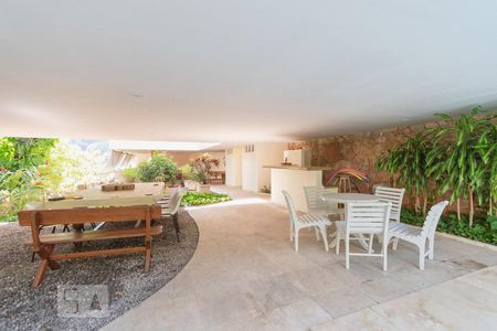 Casa de condomínio à venda com 621m², 4 quartos e 3 vagas Casa de condomínio à venda com 621m², 4 quartos e 3 vagasÁrea de Lazer