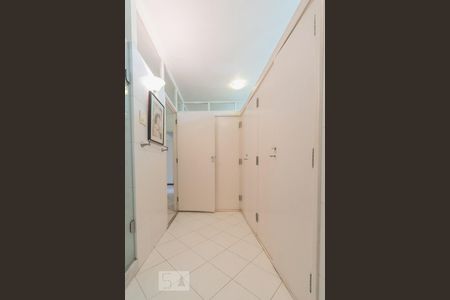 Casa de condomínio à venda com 621m², 4 quartos e 3 vagas Casa de condomínio à venda com 621m², 4 quartos e 3 vagasBanheiro 1 da Suíte