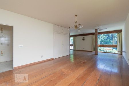 Casa de condomínio à venda com 621m², 4 quartos e 3 vagas Casa de condomínio à venda com 621m², 4 quartos e 3 vagasSala de Jantar