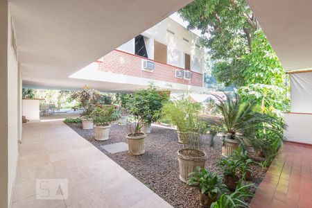 Casa de condomínio à venda com 621m², 4 quartos e 3 vagas Casa de condomínio à venda com 621m², 4 quartos e 3 vagasJardim