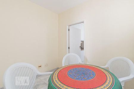 Casa de condomínio à venda com 621m², 4 quartos e 3 vagas Casa de condomínio à venda com 621m², 4 quartos e 3 vagasSaleta