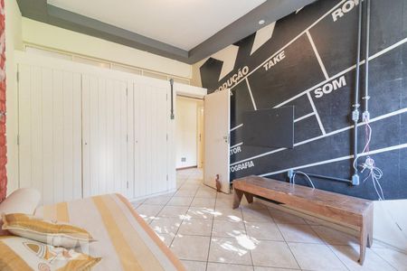 Casa de condomínio à venda com 621m², 4 quartos e 3 vagas Casa de condomínio à venda com 621m², 4 quartos e 3 vagasQuarto 2