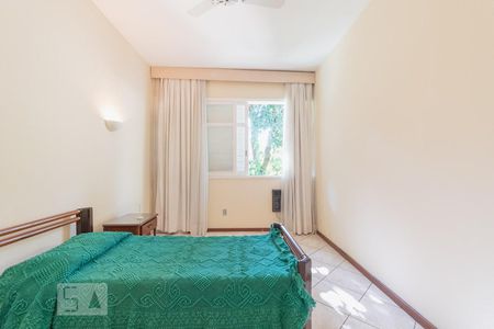 Casa de condomínio à venda com 621m², 4 quartos e 3 vagas Casa de condomínio à venda com 621m², 4 quartos e 3 vagasSuíte