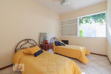 Casa de condomínio à venda com 621m², 4 quartos e 3 vagas Casa de condomínio à venda com 621m², 4 quartos e 3 vagasQuarto 3