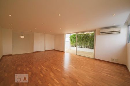 Apartamento à venda com 180m², 3 quartos e 3 vagasEscada para Cobertura