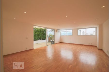 Apartamento à venda com 180m², 3 quartos e 3 vagasEscada para Cobertura