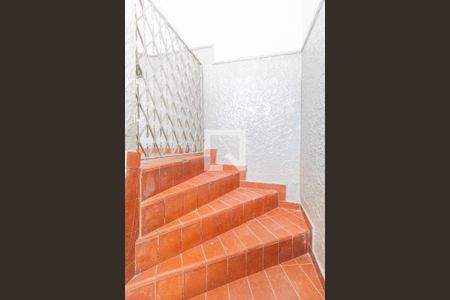 Escadas de apartamento para alugar com 1 quarto, 70m² em Irajá, Rio de Janeiro