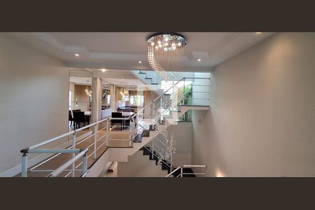 Escada de casa à venda com 3 quartos, 272m² em Rudge Ramos, São Bernardo do Campo