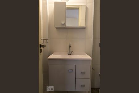 Lavabo de apartamento à venda com 3 quartos, 90m² em Vila Olímpia, São Paulo