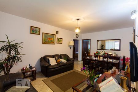 Sala de casa para alugar com 2 quartos, 120m² em Jardim Oriental, São Paulo