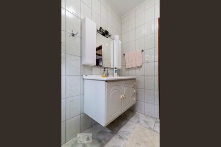 Banheiro social de casa para alugar com 2 quartos, 120m² em Jardim Oriental, São Paulo