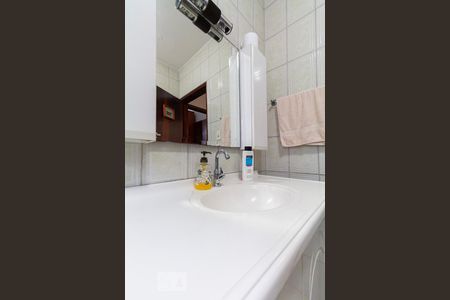 Banheiro social de casa para alugar com 2 quartos, 120m² em Jardim Oriental, São Paulo