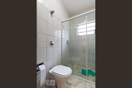 Banheiro social de casa para alugar com 2 quartos, 120m² em Jardim Oriental, São Paulo