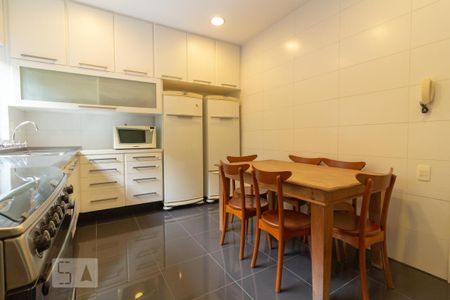 Casa para alugar com 120m², 2 quartos e 1 vagaCozinha