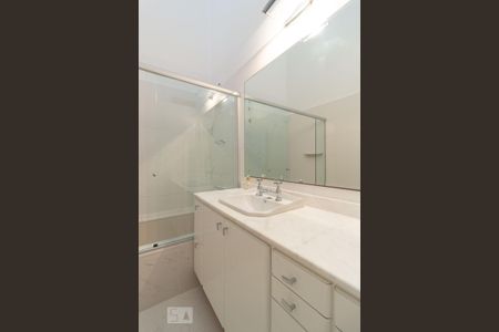 Casa para alugar com 120m², 2 quartos e 1 vagaBanheiro