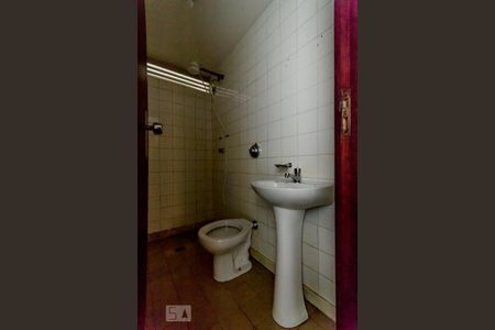 Casa à venda com 463m², 6 quartos e 6 vagas Casa à venda com 463m², 6 quartos e 6 vagasBanheiro social