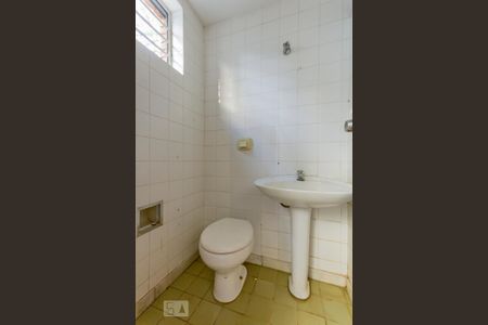 Casa à venda com 463m², 6 quartos e 6 vagas Casa à venda com 463m², 6 quartos e 6 vagasBanheiro de serviço