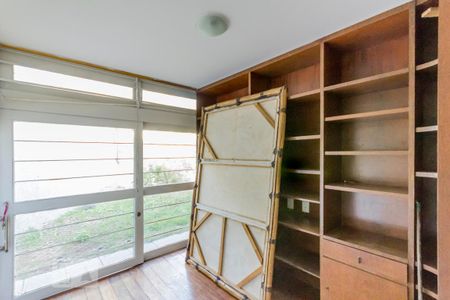 Casa à venda com 463m², 6 quartos e 6 vagas Casa à venda com 463m², 6 quartos e 6 vagasQuarto 3