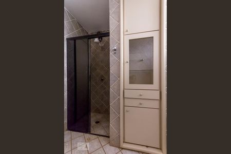 Casa à venda com 463m², 6 quartos e 6 vagas Casa à venda com 463m², 6 quartos e 6 vagasBanheiro social