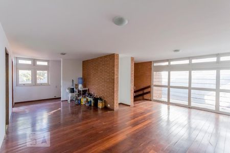 Casa à venda com 463m², 6 quartos e 6 vagas Casa à venda com 463m², 6 quartos e 6 vagasSala